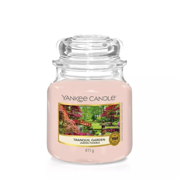 Yankee Candle Classic Medium Jar Tranquil Garden 411g i gruppen HELSE OG SKJØNNHET / Duft og parfyme / Andre dufter / Duftlys hos TP E-commerce Nordic AB (C11195)