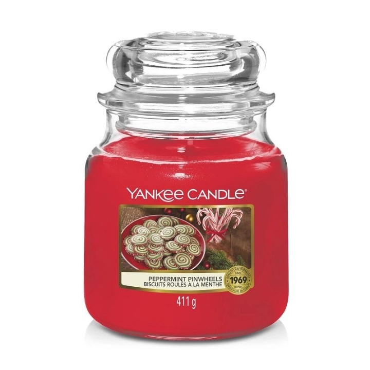 Yankee Candle Classic Medium Jar Peppermint Pinwheels 411g i gruppen HELSE OG SKJØNNHET / Duft og parfyme / Andre dufter / Duftlys hos TP E-commerce Nordic AB (C14043)