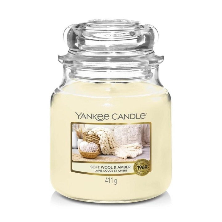 Yankee Candle Classic Medium Jar Soft Wool and Amber 411g i gruppen HELSE OG SKJØNNHET / Duft og parfyme / Andre dufter / Duftlys hos TP E-commerce Nordic AB (C14047)