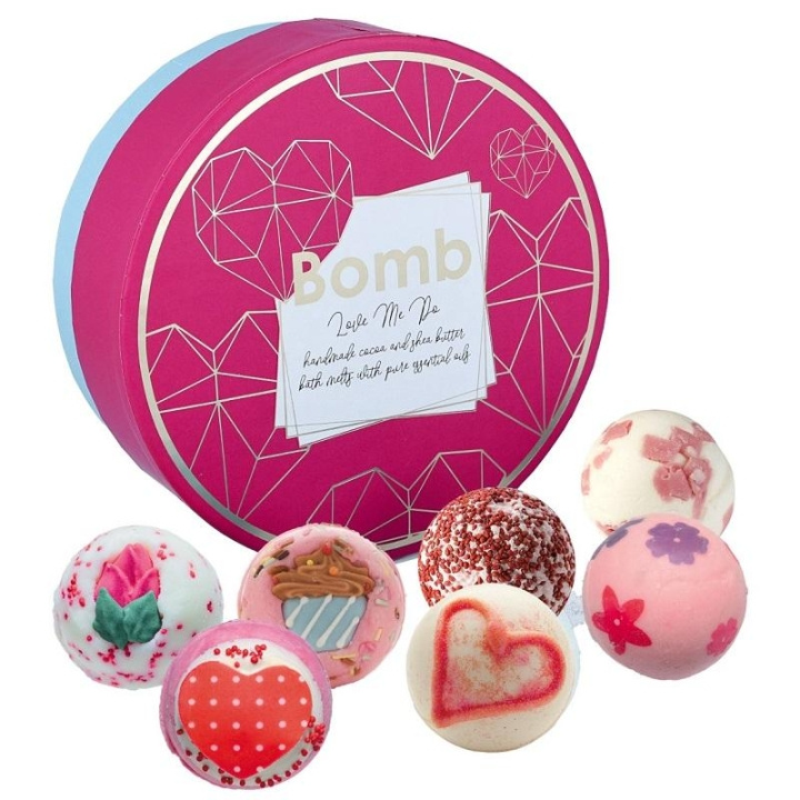 Bomb Cosmetics Love Me Do Gift Box i gruppen HELSE OG SKJØNNHET / Hudpleie / Kroppspleie / Bad- og dusjkrem hos TP E-commerce Nordic AB (C14052)