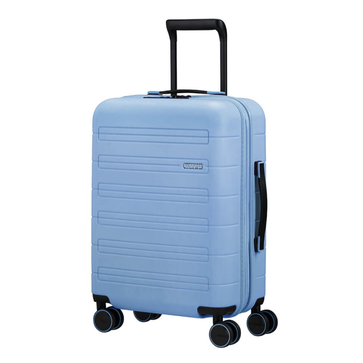 American Tourister Nova Stream Spinner 55/20 Expand Pastell Blå i gruppen SPORT, FRITID & HOBBY / Reise / Kofferter hos TP E-commerce Nordic AB (C17065)