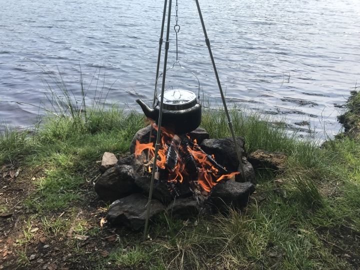Camp Tripod - 3-beint bålstativ, høyde 80 cm i gruppen SPORT, FRITID & HOBBY / Friluftsliv / Matlaging hos TP E-commerce Nordic AB (C24390)