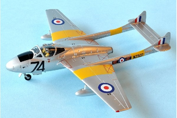 Airfix de Havilland Vampire T.11, 1:72 hengende gavesett i gruppen SPORT, FRITID & HOBBY / Hobby / Plastmodeller / Fly & Helikoptre hos TP E-commerce Nordic AB (C29597)
