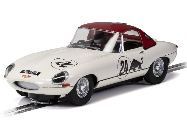 Scalextric Jaguar E-Type, Goodwood Revival, Adrian Newey i gruppen LEKER, BARN OG BABY / Radiostyrt / Bilbaner / Biler hos TP E-commerce Nordic AB (C29661)
