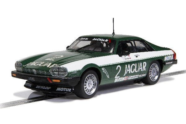 SCALEXTRIC Jaguar XJS - Donington ETCC i gruppen LEKER, BARN OG BABY / Radiostyrt / Bilbaner / Biler hos TP E-commerce Nordic AB (C29690)