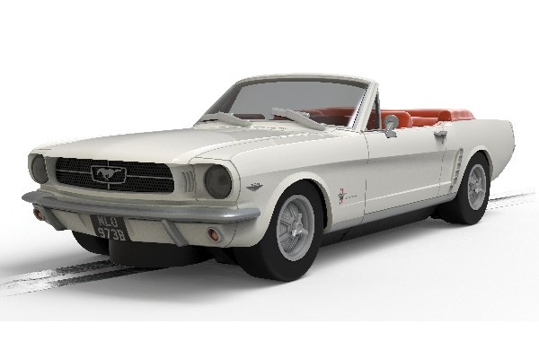 Scalextric James Bond Ford Mustang - Goldfinger 1:32 i gruppen LEKER, BARN OG BABY / Radiostyrt / Bilbaner / Biler hos TP E-commerce Nordic AB (C29708)