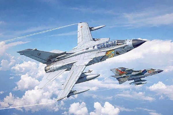 Italeri 1:32 Tornado IDS 40-årsjubileum i gruppen SPORT, FRITID & HOBBY / Hobby / Plastmodeller / Fly & Helikoptre hos TP E-commerce Nordic AB (C29804)
