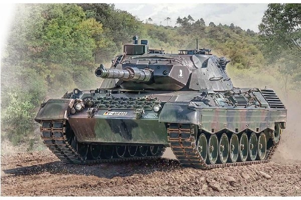 Italeri 1:35 Leopard 1A5 i gruppen SPORT, FRITID & HOBBY / Hobby / Plastmodeller / Militære kjøretøy (land) hos TP E-commerce Nordic AB (C29822)