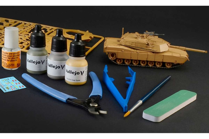 ITALERI 1:72 Complete modeling set M-1 Abrams i gruppen SPORT, FRITID & HOBBY / Hobby / Plastmodeller / Militære kjøretøy (land) hos TP E-commerce Nordic AB (C29837)