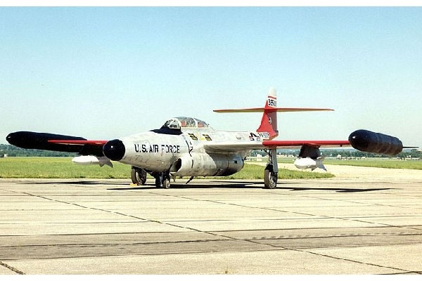 Revell Northrop F-89 Scorpion, 75-årsjubileum, gavesett 1:48 i gruppen SPORT, FRITID & HOBBY / Hobby / Plastmodeller / Fly & Helikoptre hos TP E-commerce Nordic AB (C29937)