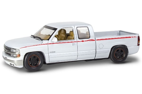 Revell 1999 Chevy Silverado Custom Pickup i gruppen SPORT, FRITID & HOBBY / Hobby / Plastmodeller / Biler hos TP E-commerce Nordic AB (C29997)