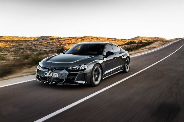Revell Modellsett Audi e-tron GT easy-click-system i gruppen SPORT, FRITID & HOBBY / Hobby / Plastmodeller / Biler hos TP E-commerce Nordic AB (C30181)