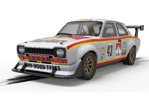 Scalextric Ford Escort MK1 RSR - Lea Wood 1:32 i gruppen LEKER, BARN OG BABY / Radiostyrt / Bilbaner / Biler hos TP E-commerce Nordic AB (C30504)