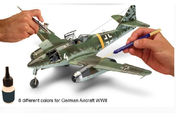 Revell Modellfarge, tyske fly WWII 8x17ml i gruppen SPORT, FRITID & HOBBY / Hobby / Hobbyfarger / Revell / Fargesett hos TP E-commerce Nordic AB (C30622)