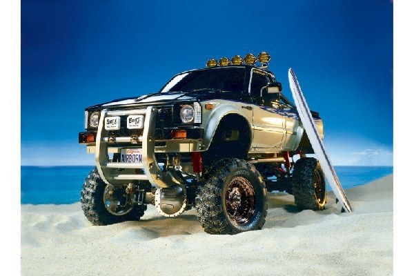 Tamiya 1/10 R/C Toyota Hilux High-Lift i gruppen LEKER, BARN OG BABY / Radiostyrt / Radiostyrte biler hos TP E-commerce Nordic AB (C31488)