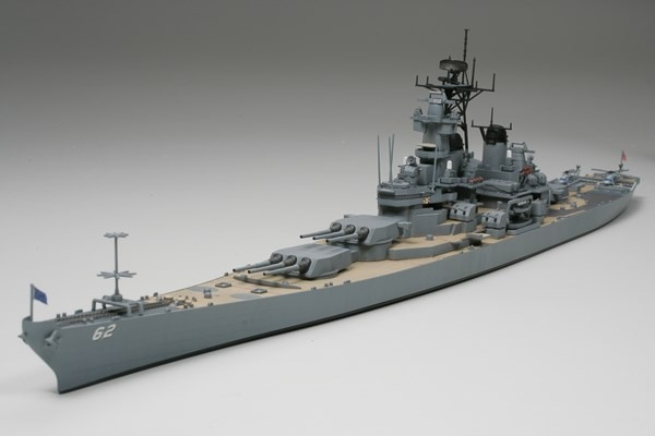 Tamiya 1/700 U.S. slagskip New Jersey i gruppen SPORT, FRITID & HOBBY / Hobby / Plastmodeller / Militære kjøretøy (land) hos TP E-commerce Nordic AB (C31534)