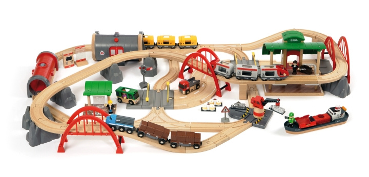 Brio World 33052 - Deluxe jernbanesett i gruppen LEKER, BARN OG BABY / Leker / Byggeleker / Brio Tågbanor hos TP E-commerce Nordic AB (C40388)