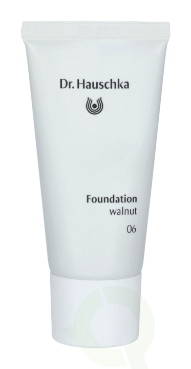 Dr. Hauschka Foundation 30 ml #06 Walnut i gruppen HELSE OG SKJØNNHET / Makeup / Makeup ansikt / Foundation hos TP E-commerce Nordic AB (C41397)