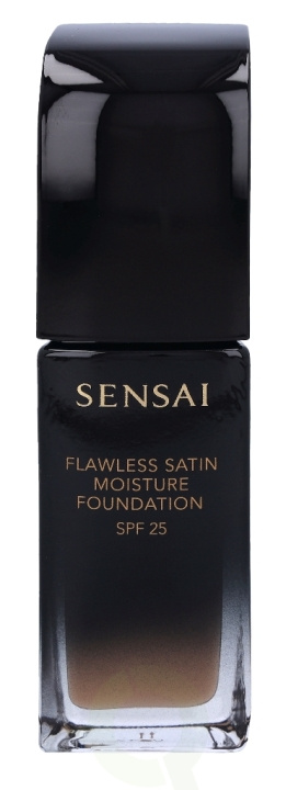 Sensai Flawless Satin Foundation SPF25 30 ml FS204.5 Warm Beige i gruppen HELSE OG SKJØNNHET / Makeup / Makeup ansikt / Foundation hos TP E-commerce Nordic AB (C41544)