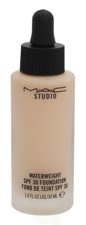 MAC Studio Waterweight Foundation SPF30 30 ml NC15 i gruppen HELSE OG SKJØNNHET / Makeup / Makeup ansikt / Foundation hos TP E-commerce Nordic AB (C41692)