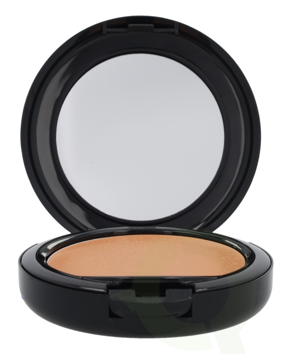 Make-Up Studio Amsterdam Make-Up Studio Light Velvet Foundation 8 ml Warm Beige i gruppen HELSE OG SKJØNNHET / Makeup / Makeup ansikt / Foundation hos TP E-commerce Nordic AB (C41727)
