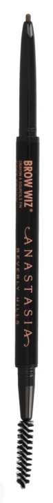 Anastasia Beverly Hills Brow Wiz 0.09 gr Soft Brown i gruppen HELSE OG SKJØNNHET / Makeup / Øyne og øyebryn / Øyenbrynspenn hos TP E-commerce Nordic AB (C45928)