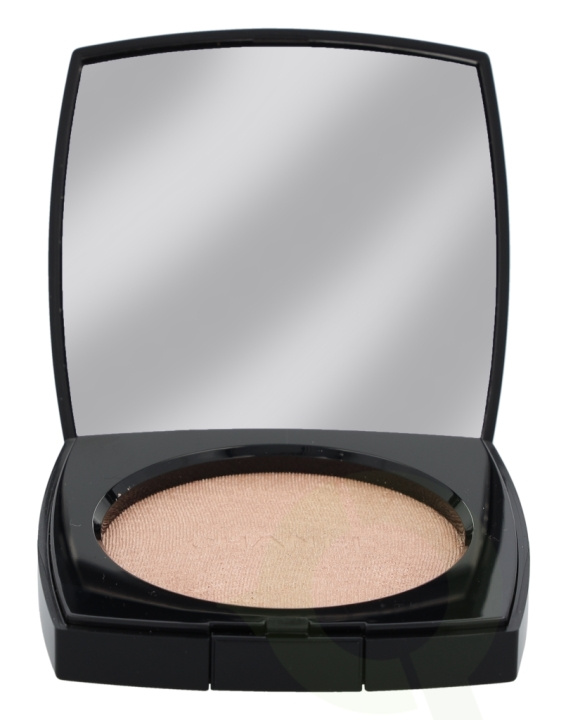 Chanel Poudre Lumiere Highlighting Powder 8,5 gr #10 Ivory Gold i gruppen HELSE OG SKJØNNHET / Makeup / Makeup ansikt / Pudder hos TP E-commerce Nordic AB (C49724)