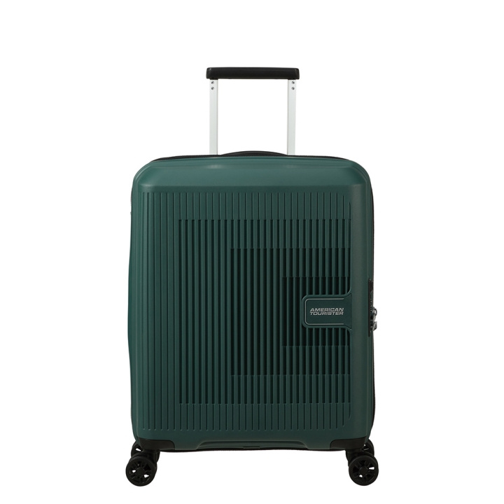 American Tourister Kabinveske AeroStep Spinner 55 cm Dark Forest i gruppen SPORT, FRITID & HOBBY / Reise / Kofferter hos TP E-commerce Nordic AB (C49941)