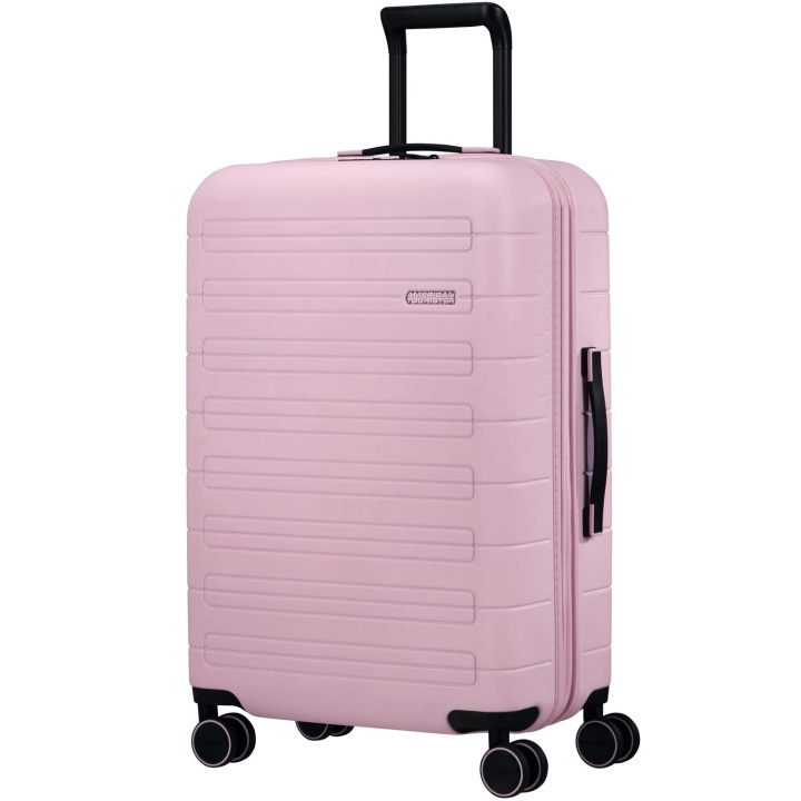 American Tourister Novastream Resväska 67 Exp Rosa i gruppen SPORT, FRITID & HOBBY / Reise / Kofferter hos TP E-commerce Nordic AB (C57503)