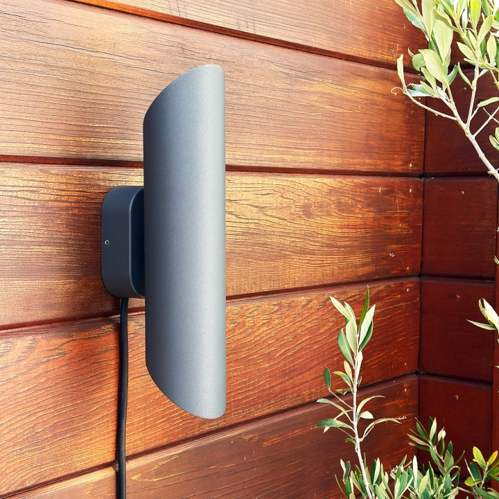 LightsOn Wally Vegglampe opp/ned 2 x5W 2x350lm 3000K i gruppen HJEM, HUS OG HAGE / El og belysning / Utendørsbelysning / Fasadebelysning / Uten bevegelsessensor hos TP E-commerce Nordic AB (C61406)