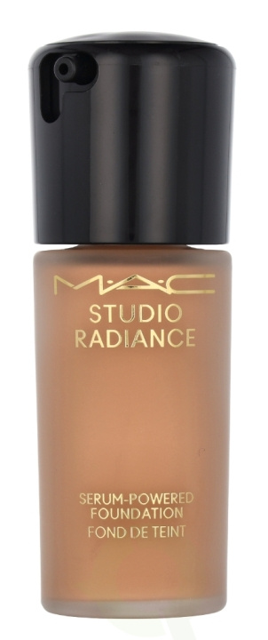 MAC Studio Radiance Serum-Powered Foundation 30 ml #NC27 i gruppen HELSE OG SKJØNNHET / Makeup / Makeup ansikt / Foundation hos TP E-commerce Nordic AB (C63973)