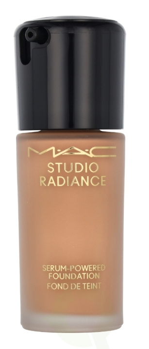 MAC Studio Radiance Serum-Powered Foundation 30 ml #NW20 i gruppen HELSE OG SKJØNNHET / Makeup / Makeup ansikt / Foundation hos TP E-commerce Nordic AB (C63980)