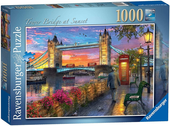 Ravensburger Tower Bridge ved solnedgang 1000p (10215033) i gruppen SPORT, FRITID & HOBBY / Hobby / Puslespill hos TP E-commerce Nordic AB (C85450)