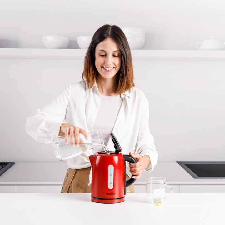 Taurus Kettle 1L 2200W Vintage Red i gruppen HJEM, HUS OG HAGE / Husholdningsapparater / Vann og juice / Vannkokere hos TP E-commerce Nordic AB (C94791)