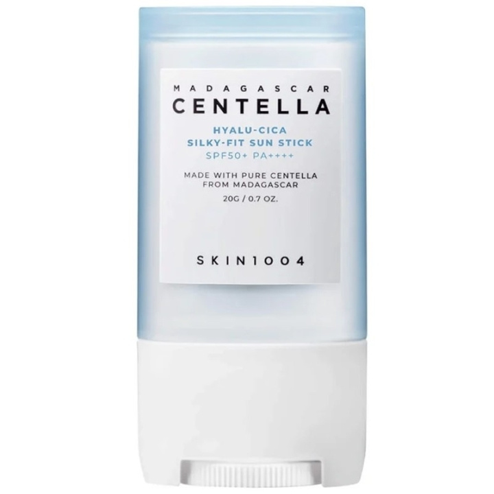 SKIN1004 Madagaskar Centella Hyalu-Cica Silky-Fit Sun Stick SPF50+ 20 g i gruppen HELSE OG SKJØNNHET / Hudpleie / Soling / Solkrem hos TP E-commerce Nordic AB (C99609)
