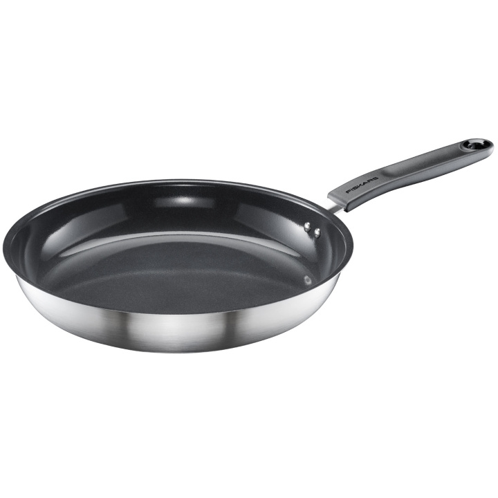 Fiskars Stekepanne FF 28 cm keramikk 1072312 i gruppen HJEM, HUS OG HAGE / Kjøkkenutstyr / Stekepanner hos TP E-commerce Nordic AB (D12095)