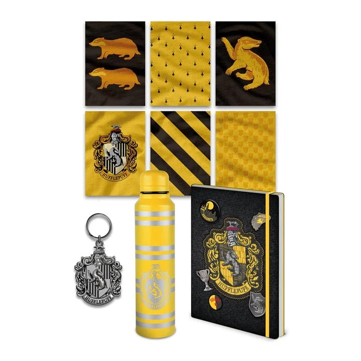 Pyramid International HARRY POTTER (FARGERIKT VÅPENSKJOLD HUFFLEPUFF) PREMIUM GAVESETT i gruppen SPORT, FRITID & HOBBY / Morsomme produkter / Samlerobjekter hos TP E-commerce Nordic AB (D15481)