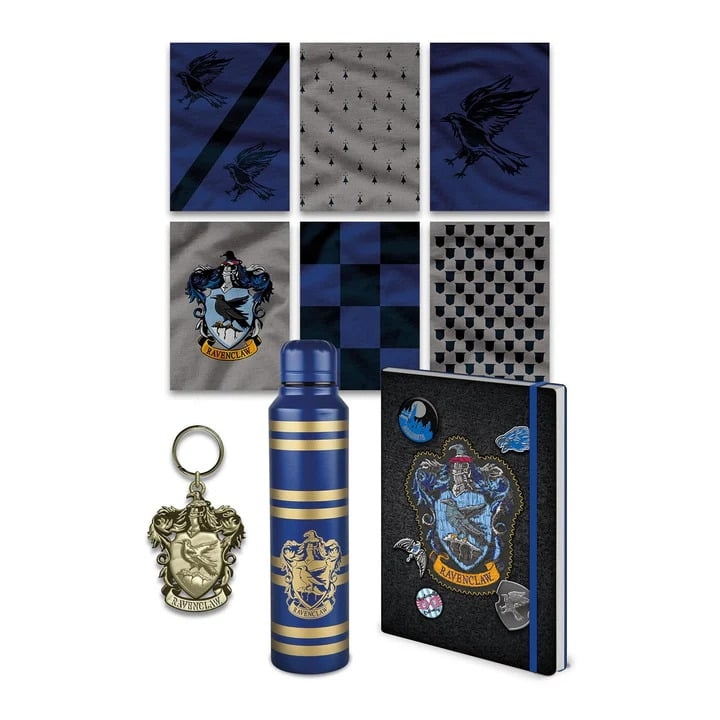 Pyramid International HARRY POTTER (RAVENCLAW MED FARGERIKT VÅPENSKJOLD) PREMIUM GAVESETT i gruppen SPORT, FRITID & HOBBY / Morsomme produkter / Samlerobjekter hos TP E-commerce Nordic AB (D15482)