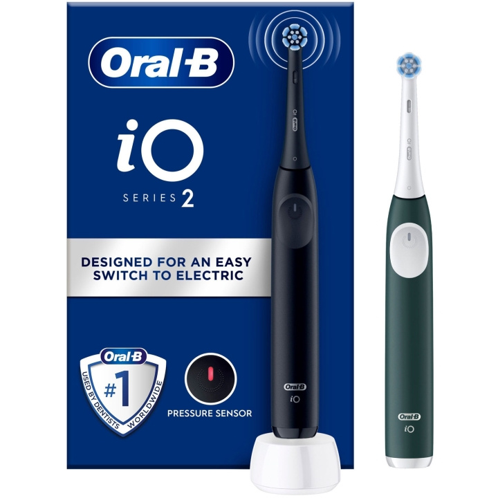 Oral B Elektrisk tannbørste iO2 Series Duo Night Black / Forest Green i gruppen HELSE OG SKJØNNHET / Munnpleie / Elektriske tannbørster hos TP E-commerce Nordic AB (D16509)