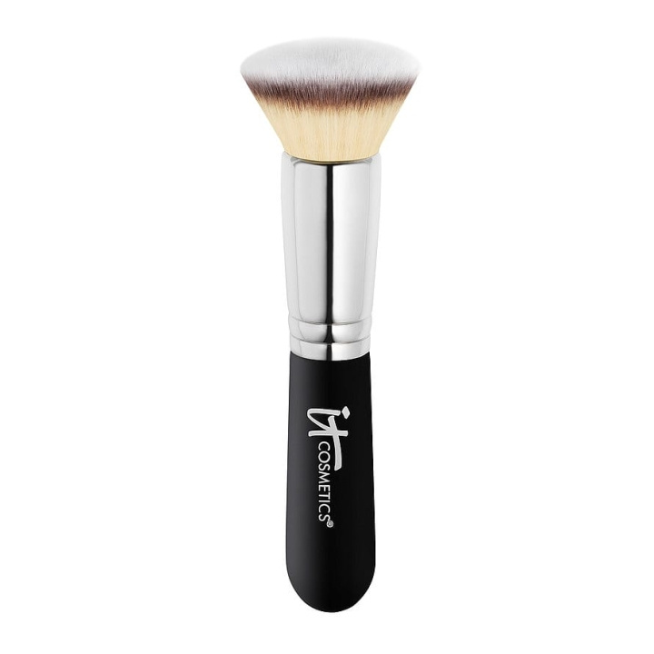 IT Cosmetics Heavenly Luxe Flat Top Buffing Foundation Brush #6 i gruppen HELSE OG SKJØNNHET / Makeup / Verktøy og sminkesett / Børster og pensler hos TP E-commerce Nordic AB (D17658)