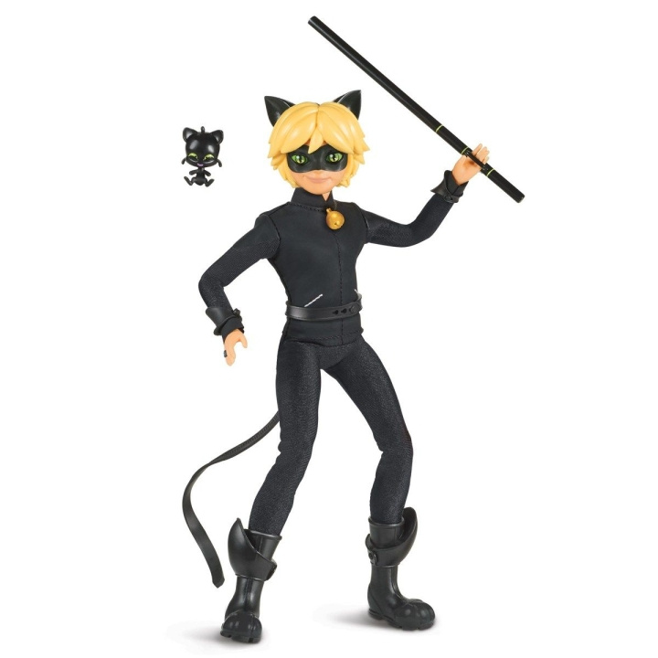 Miraculous Core Fashion Doll - Cat Noir (60-50002) i gruppen LEKER, BARN OG BABY / Leker / Dukker & tilbehør hos TP E-commerce Nordic AB (D18987)