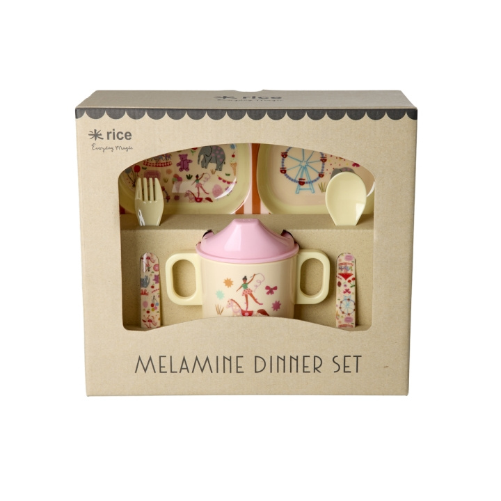RICE Middagssett i melamin for babyer - Fun Fair Print - Rosa i gruppen LEKER, BARN OG BABY / Spise & drikke / Barneserviser hos TP E-commerce Nordic AB (D19433)