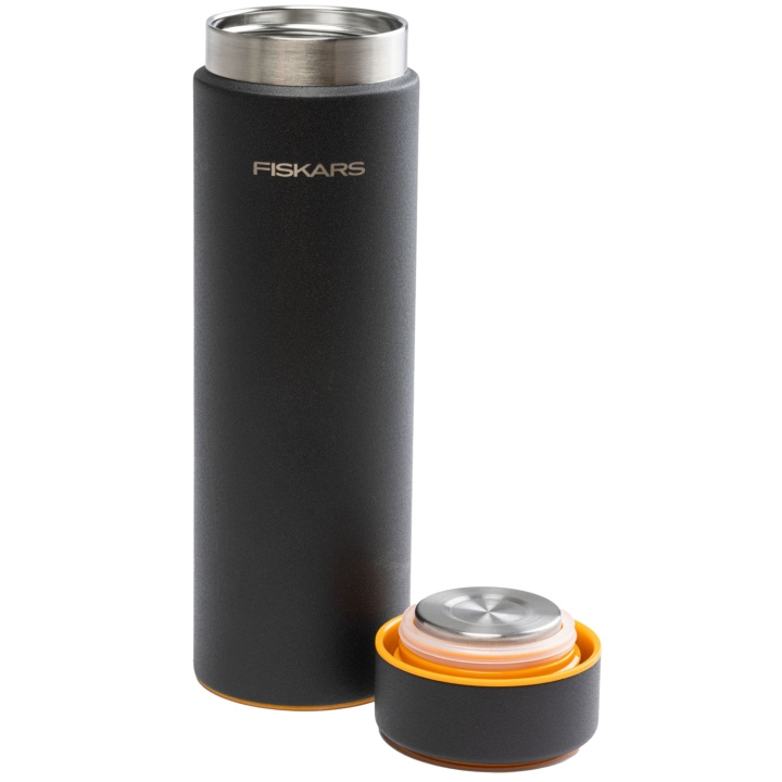 Fiskars Termosflaska svart 0,5 liter On-the-go Bottle i gruppen SPORT, FRITID & HOBBY / Friluftsliv / Termoser og flasker hos TP E-commerce Nordic AB (D19754)