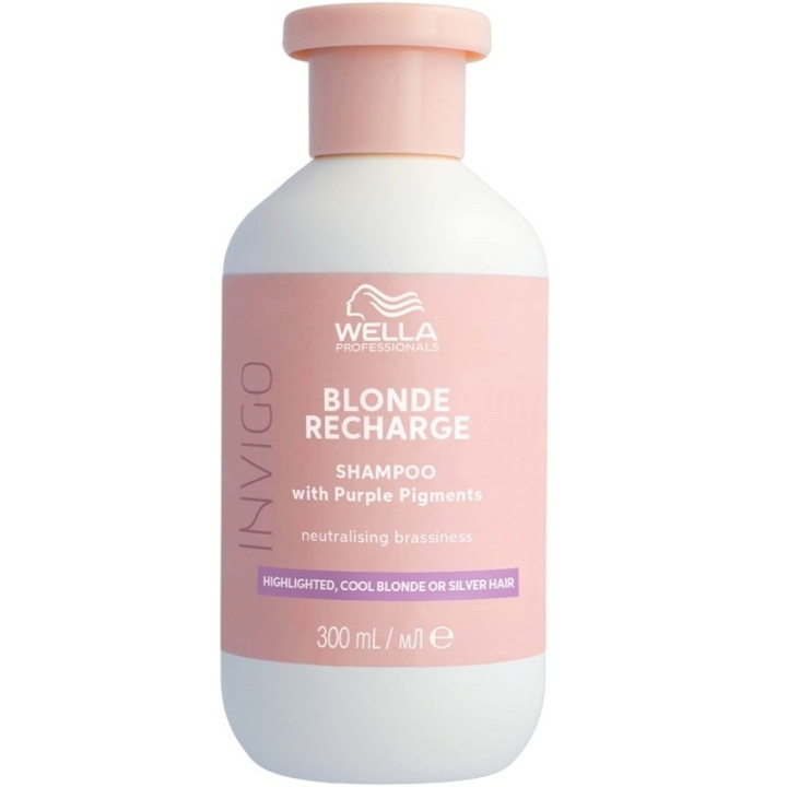 Wella Professionals Invigo Blonde Recharge Cool Blonde Shampoo 300ml i gruppen HELSE OG SKJØNNHET / Hår & styling / Hårpleie / Sjampo hos TP E-commerce Nordic AB (D19780)