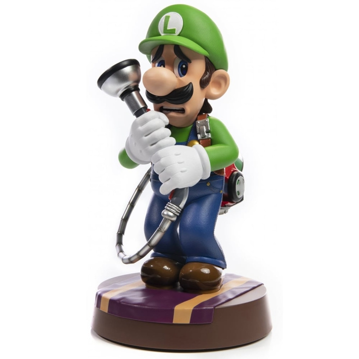 First4Figures - Luigis herskapshus: Luigi (Standard) 25 cm PVC i gruppen SPORT, FRITID & HOBBY / Morsomme produkter / Samlerobjekter hos TP E-commerce Nordic AB (D20655)