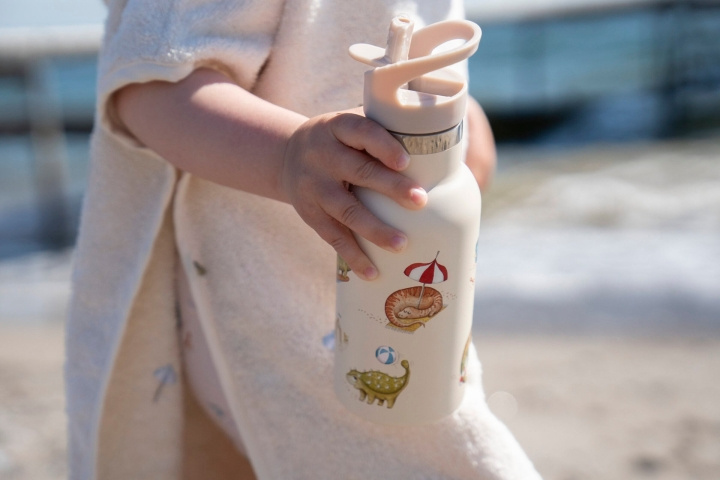Filibabba Vannflaske i rustfritt stål - Dino Beach - Beige - 6-60 m (FI-03589) i gruppen LEKER, BARN OG BABY / Spise & drikke / Tåteflasker & tilbehør hos TP E-commerce Nordic AB (D24298)