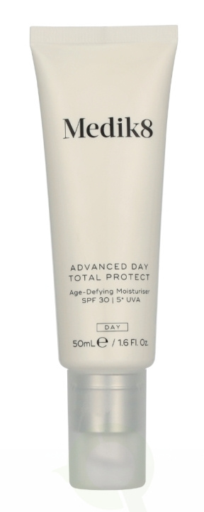 Medik8 Advanced Day Total Protect Moisturiser SPF30 50 ml i gruppen HELSE OG SKJØNNHET / Hudpleie / Ansikt / Dagkrem hos TP E-commerce Nordic AB (D28275)