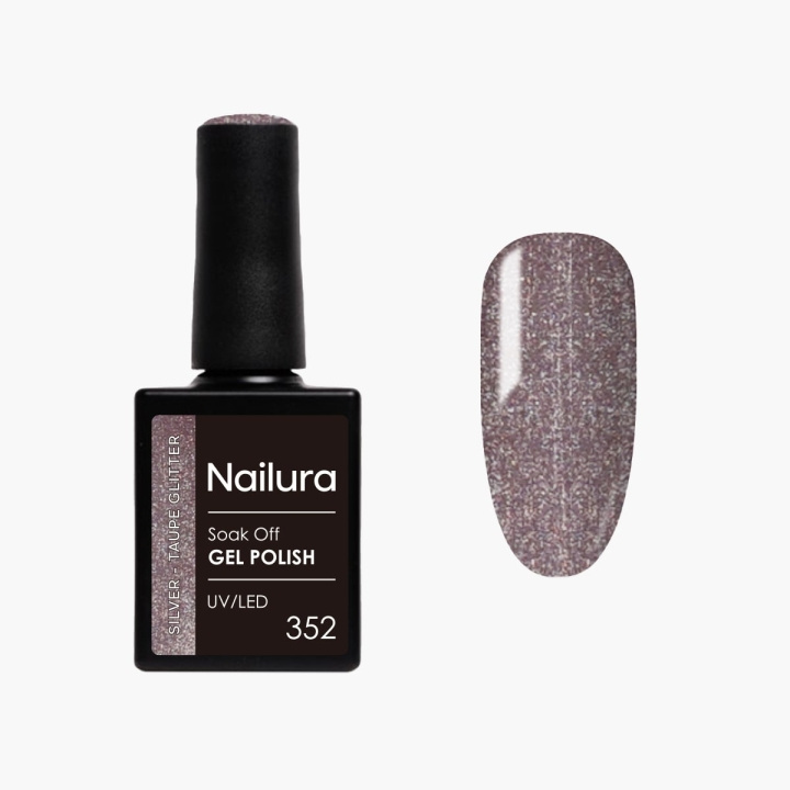 Nailura Gel Polish 352 – Silver Taupe Glitter – 10 ml i gruppen HELSE OG SKJØNNHET / Manikyr/pedikyr / Neglelakk hos TP E-commerce Nordic AB (D41585)