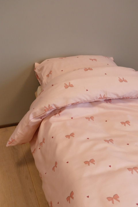 BrandMac Sengetøy – voksenstørrelse 140 x 200 cm – rosa sløyfe (1029587) i gruppen HJEM, HUS OG HAGE / Innredning / Sengetøy hos TP E-commerce Nordic AB (D43568)