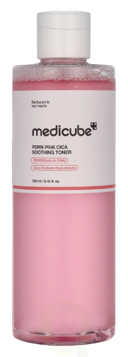 Medicube PDRN Pink Cica Soothing Toner 250 ml i gruppen HELSE OG SKJØNNHET / Hudpleie / Ansikt / Ansiktsvann & Facemist hos TP E-commerce Nordic AB (D44197)